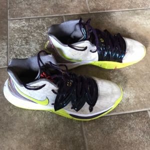 Men’s kyrie basketball shoes